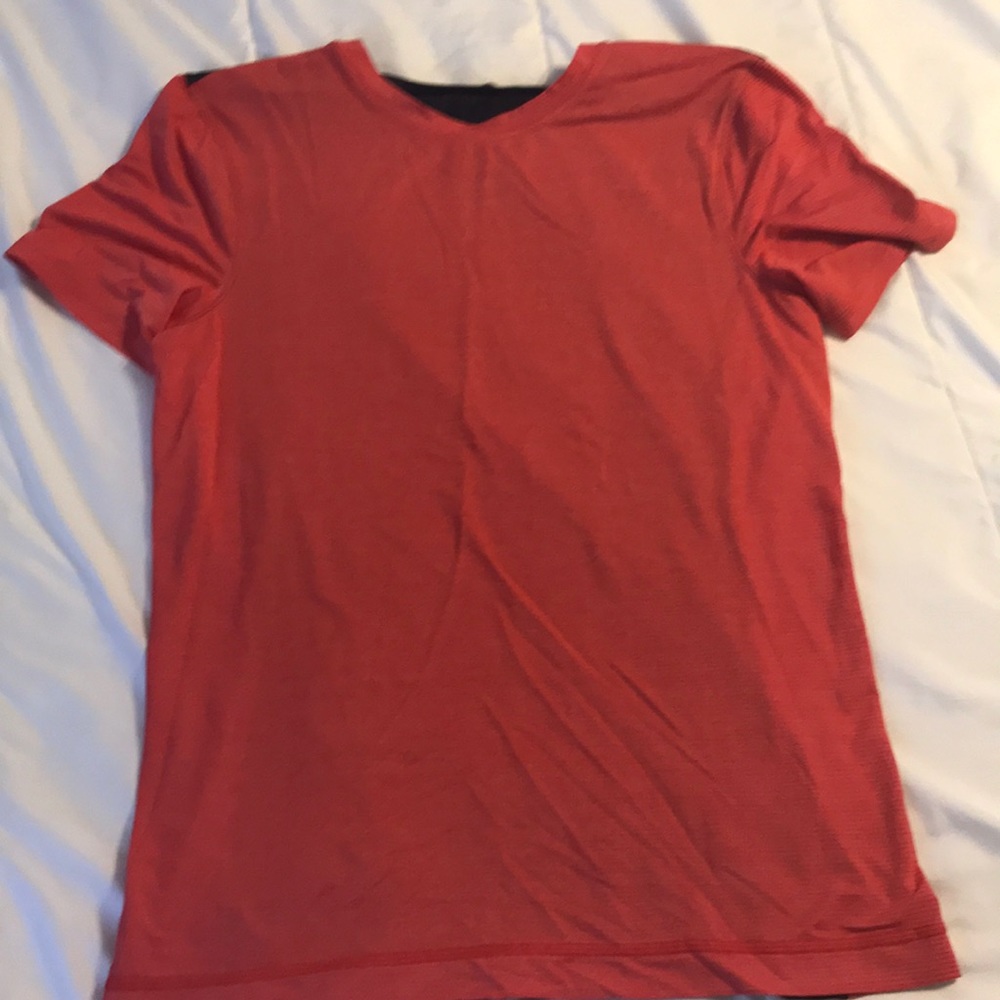 Men’s Lululemon shirt
